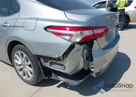 2020 Toyota Camry Le z USA, uszkodzony, nr VIN 4T1C11AK4LU400068